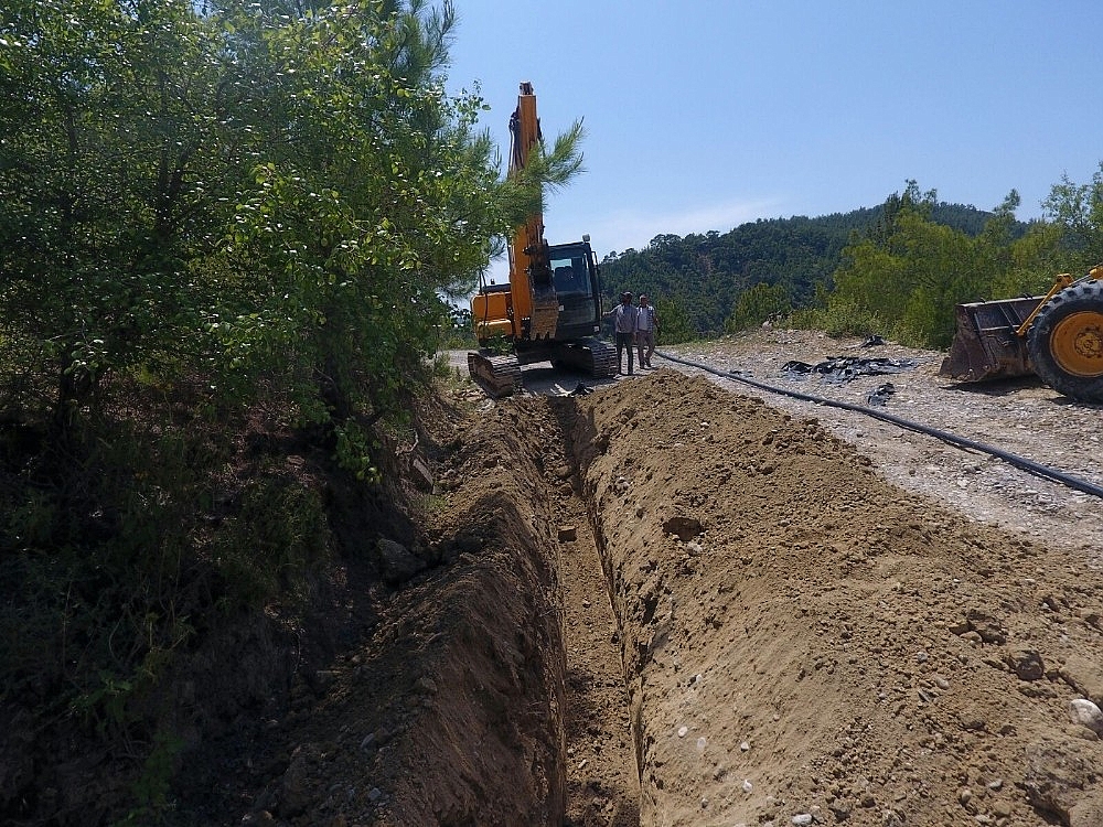 Manavgat'ta içme suyu hatları yenileniyor