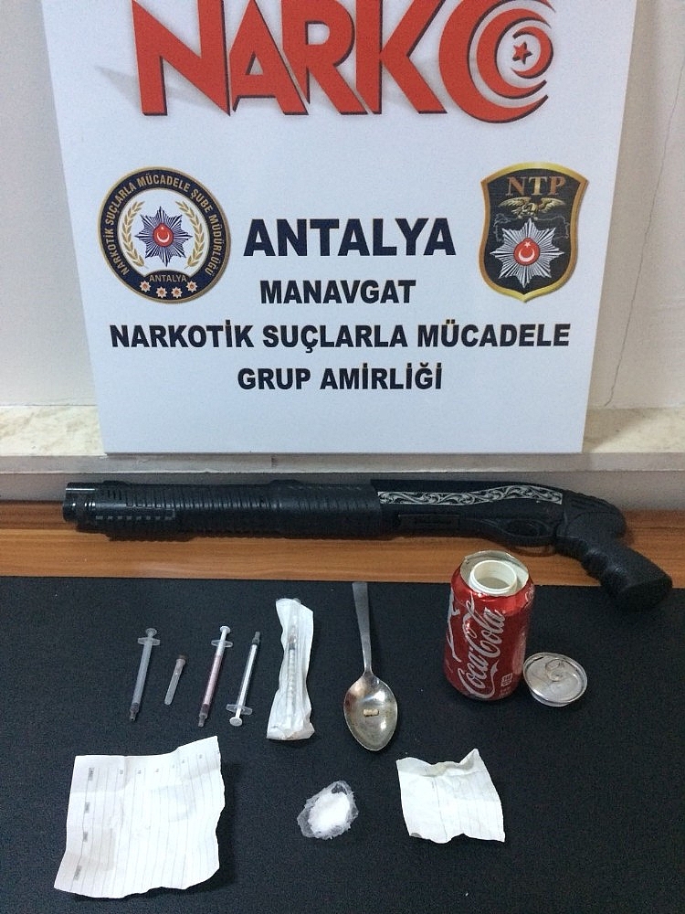 Manavgat'ta uyuşturucu operasyonu!