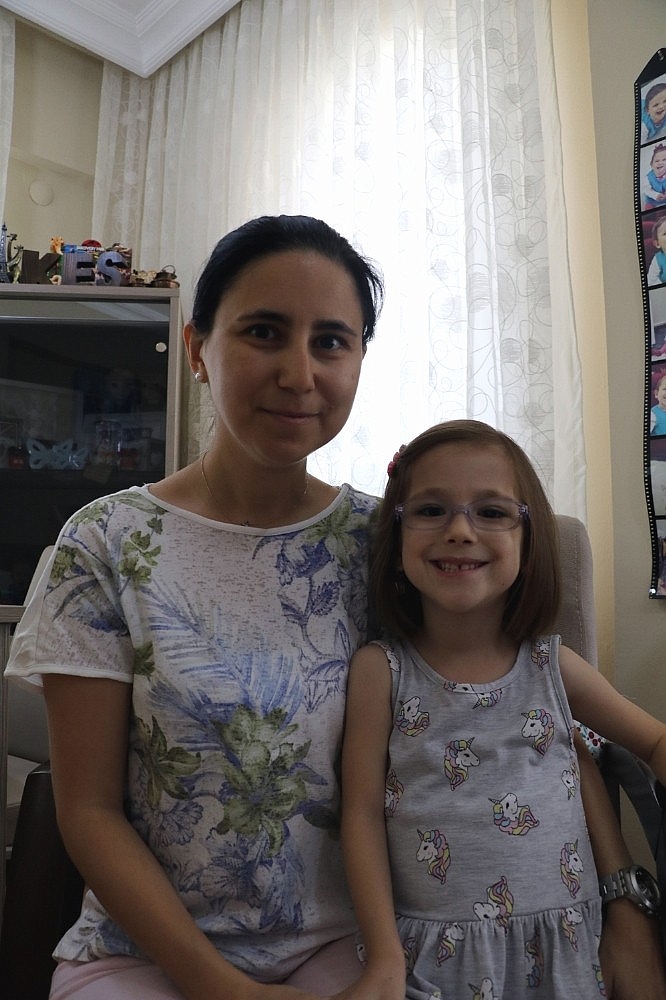 Minik Elif, 4,5 yıla 21 ameliyat sığdırdı