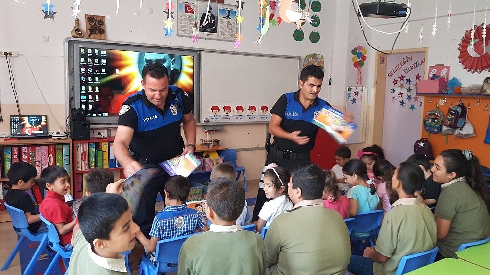 Miniklere polislik aşılandı