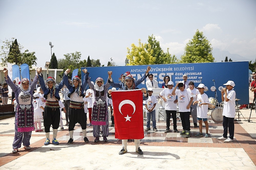 Özel çocuklar ENFEST'te buluştu