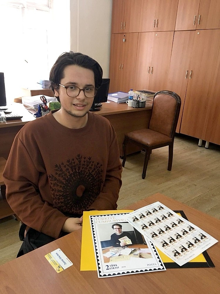Üniversite öğrencisi adına pul basıldı