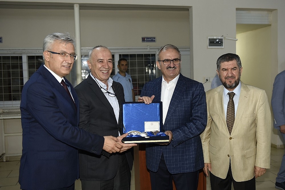 Vali Karaloğlu mahkumlarla iftar yaptı