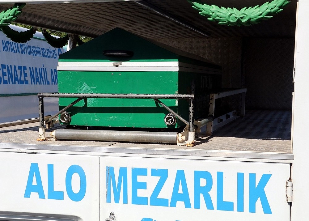 7 tabut, 9 cansız beden! (Videolu)