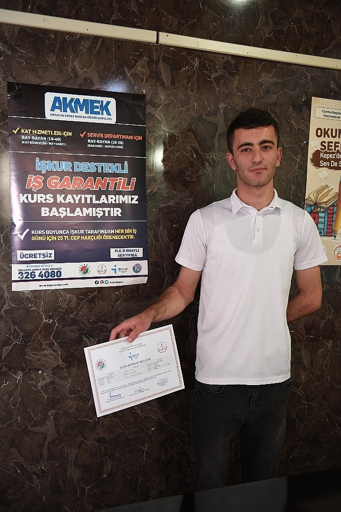AKMEK kursiyerlerine iş garantili sertifika
