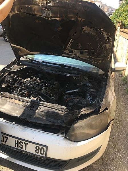 Alanya'da 2 otomobili kundakladı, güvenlik kamerasına yakalandı!