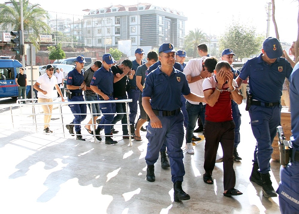 Alanya'da gözaltına alınan 17 torbacı adliyede!
