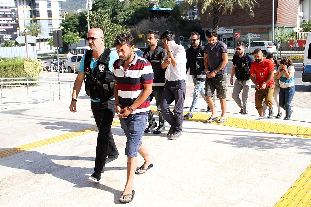Alanya'da gözaltına alınan 17 torbacı adliyede!