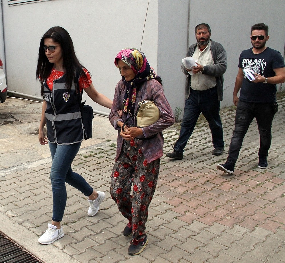 Alanya'da hırsızlıktan aranan 1'i kadın 5 şüpheli yakalandı!