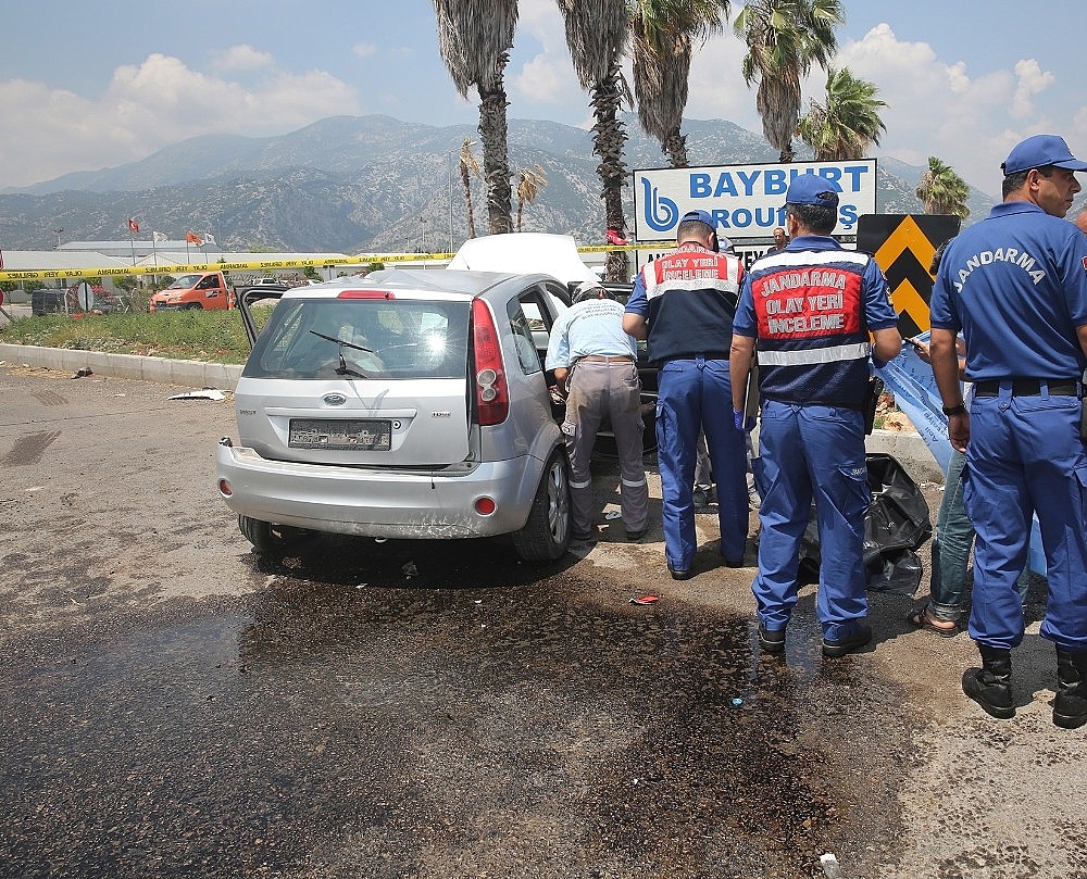 Antalya-Burdur karayolunda feci kaza: 1 ölü, 3 yaralı!