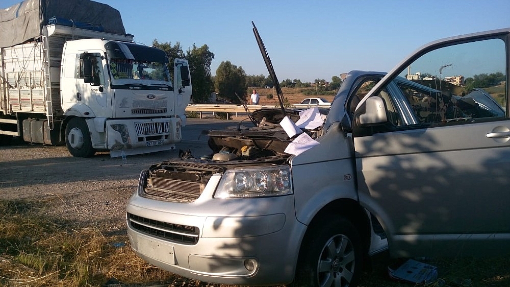 Antalya'da 2 ayrı trafik kazasında 3 kişi yaralandı!