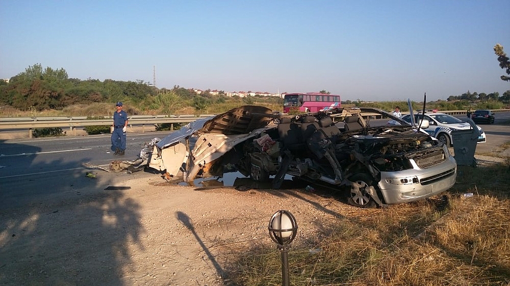 Antalya'da 2 ayrı trafik kazasında 3 kişi yaralandı!