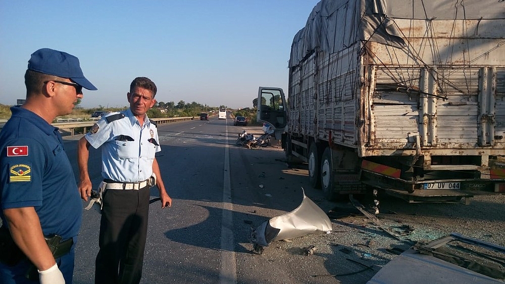 Antalya'da 2 ayrı trafik kazasında 3 kişi yaralandı!