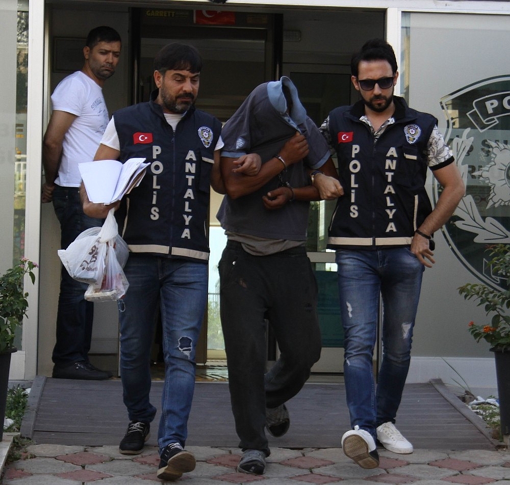 Antalya'da Atatürk büstü hırsızı yakalandı!