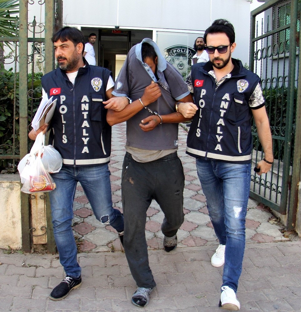 Antalya'da Atatürk büstü hırsızı yakalandı!