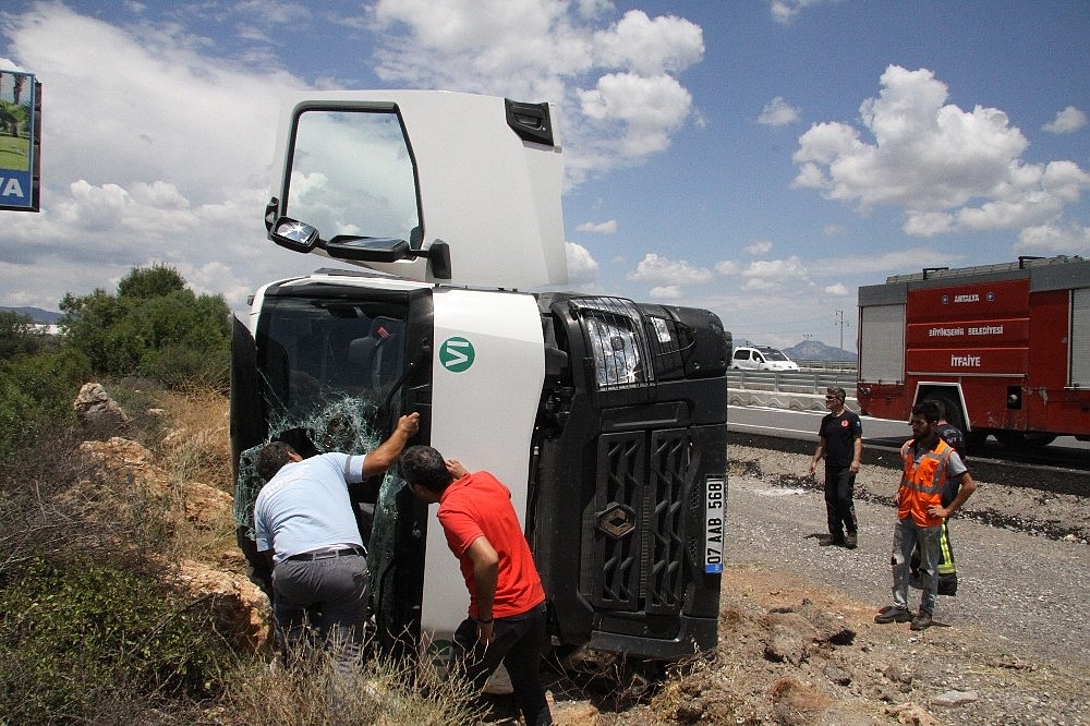 Antalya'da beton mikseri kazası: 1 yaralı!