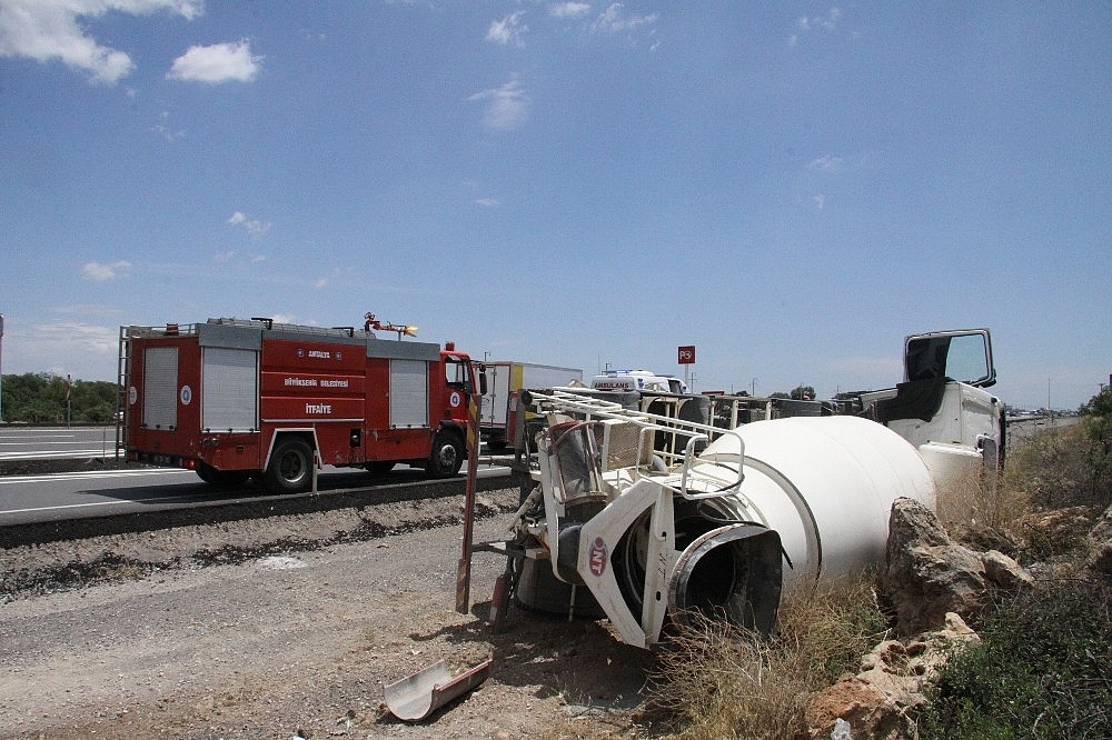 Antalya'da beton mikseri kazası: 1 yaralı!