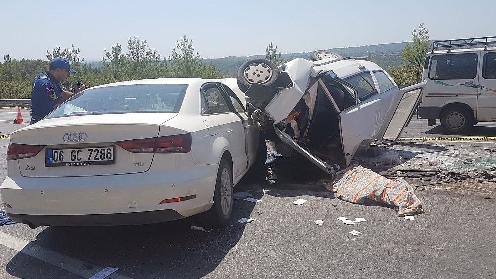 Antalya'da feci kaza: 3 ölü, 4 yaralı!
