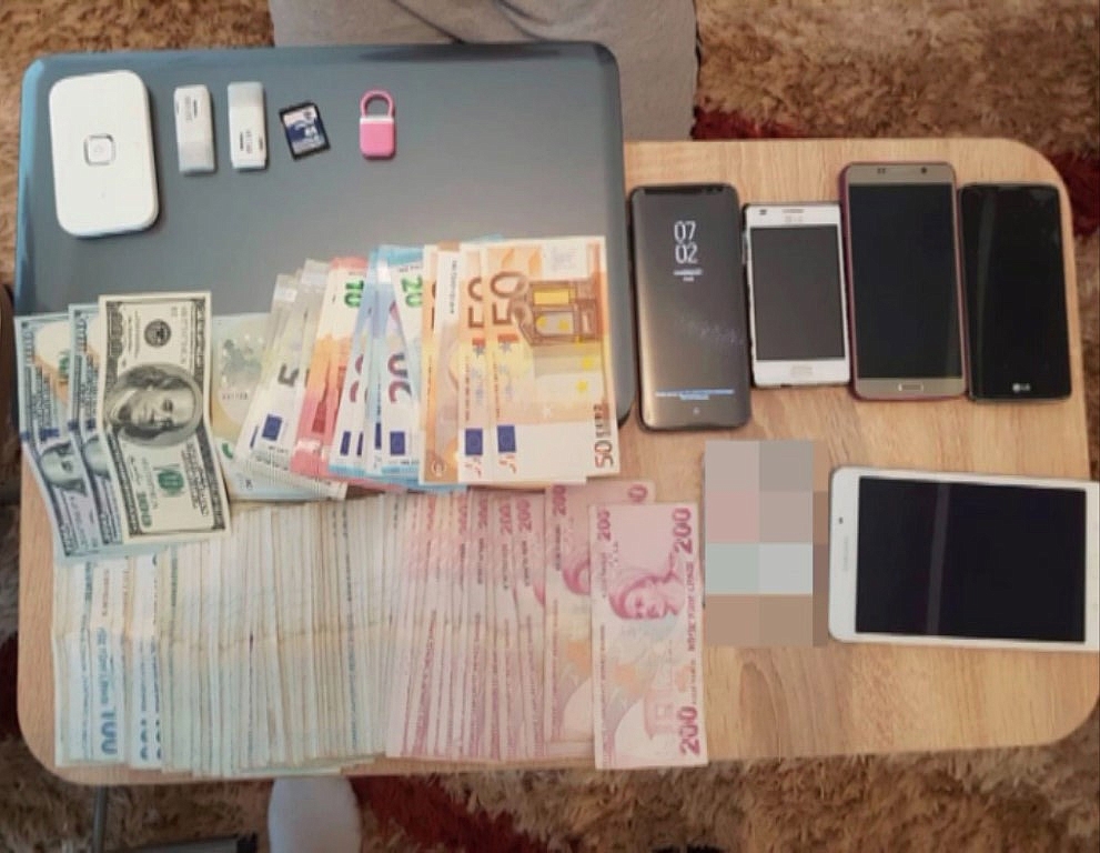 Antalya'da FETÖ operasyonu: 8 gözaltı!
