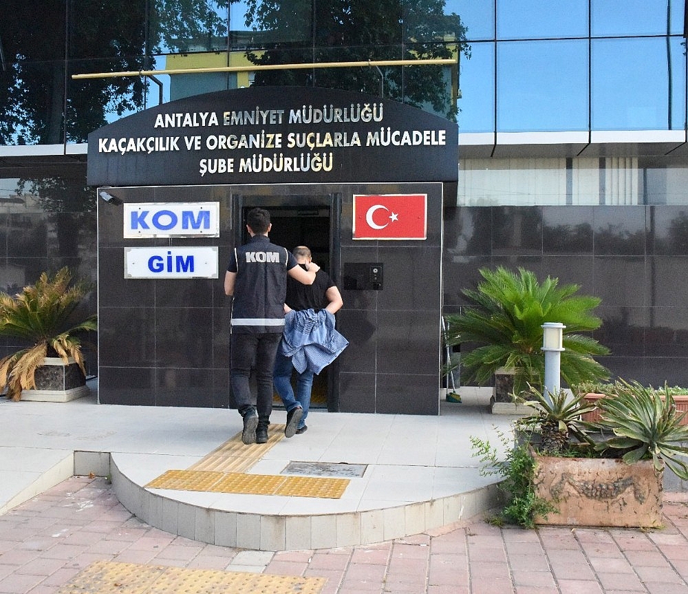 Antalya'da FETÖ operasyonu: 8 gözaltı!