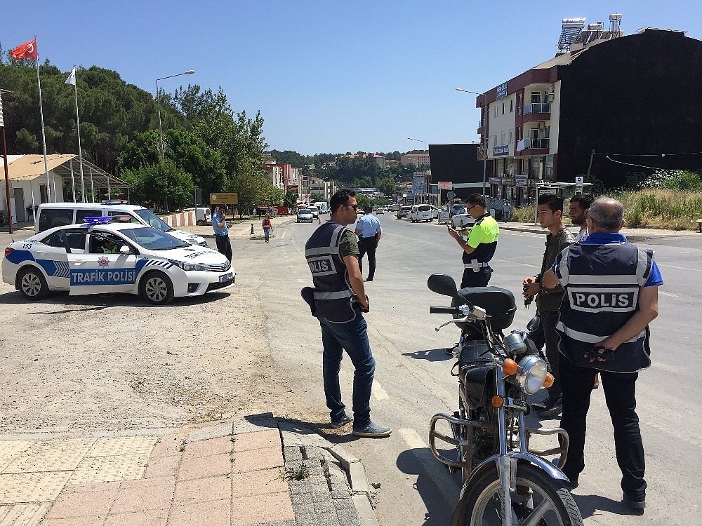 Antalya'da sürücüler seçici göz uygulaması ile denetlendi