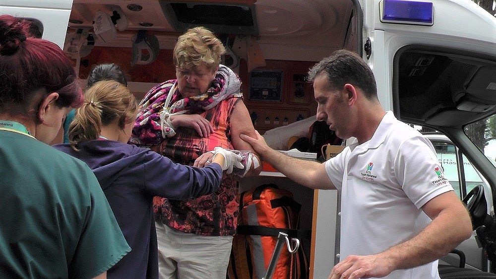 Antalya'da tur otobüsü devrildi: 6 turist yaralı!