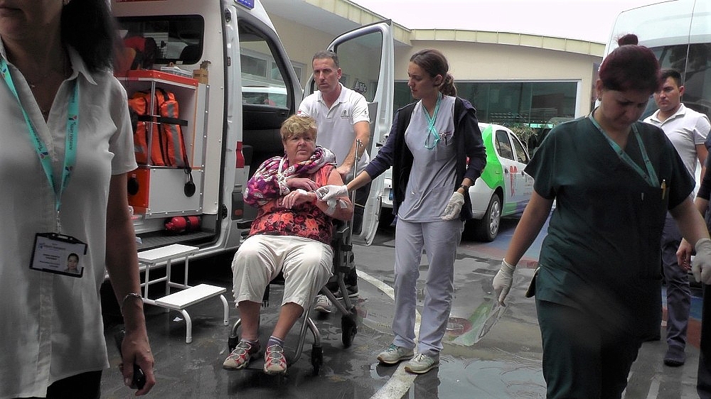 Antalya'da tur otobüsü devrildi: 6 turist yaralı!