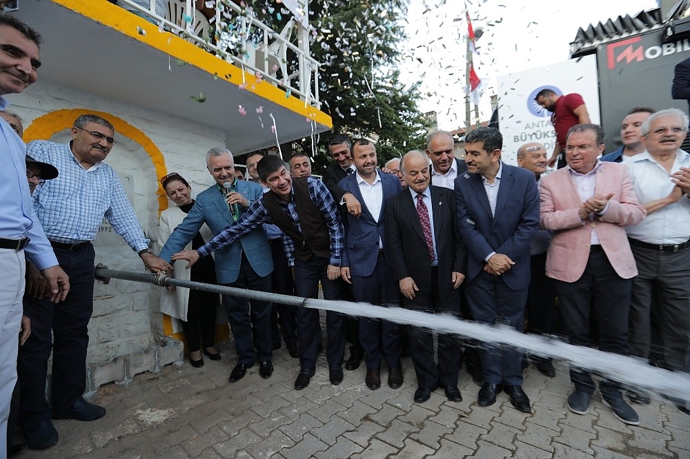 Başkan Türel'e 97 yıllık köstekli saatle teşekkür
