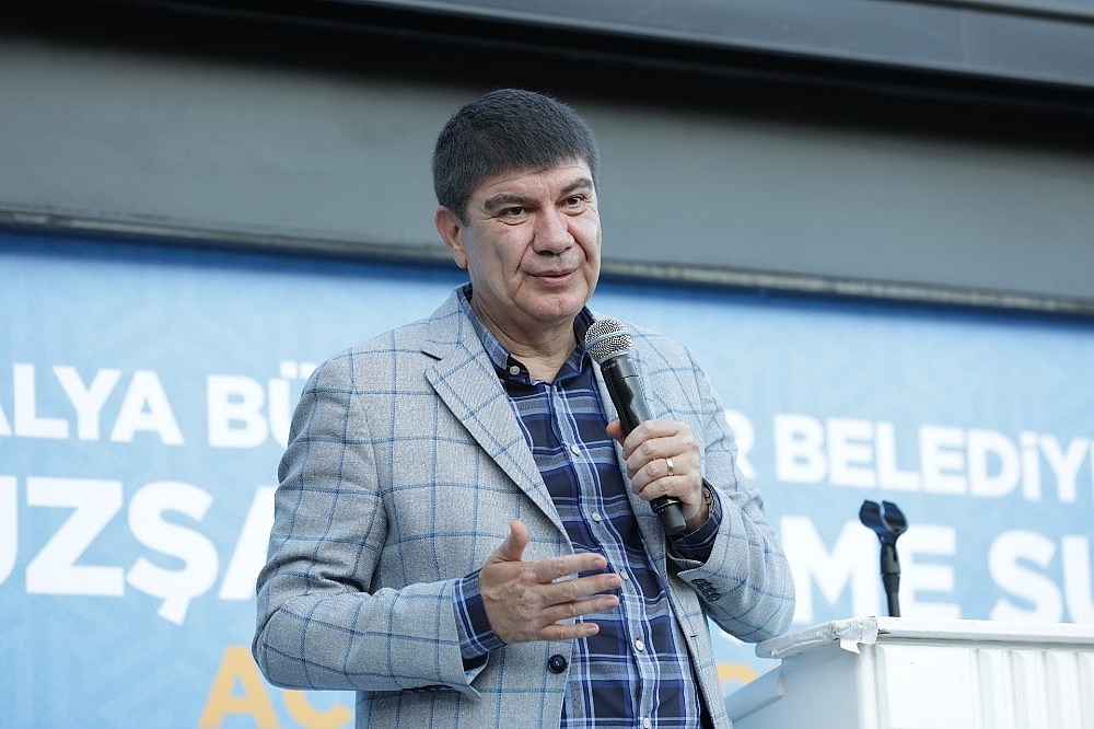Başkan Türel'e 97 yıllık köstekli saatle teşekkür