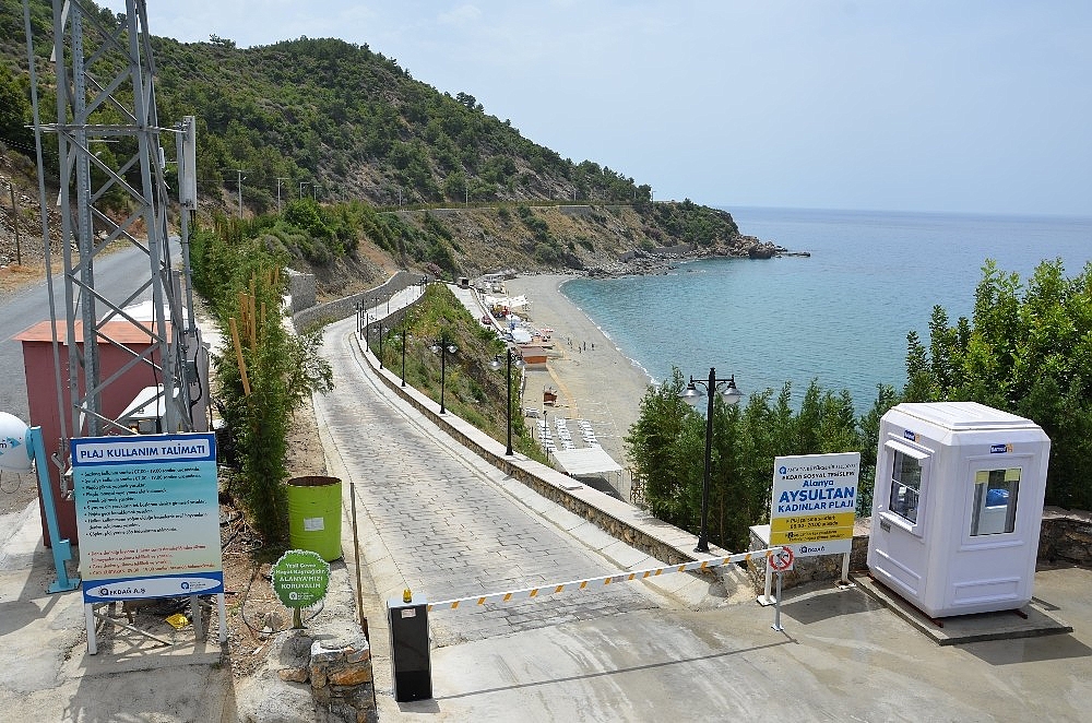 Kadınları plaja kadın servis şoförleri taşıyacak