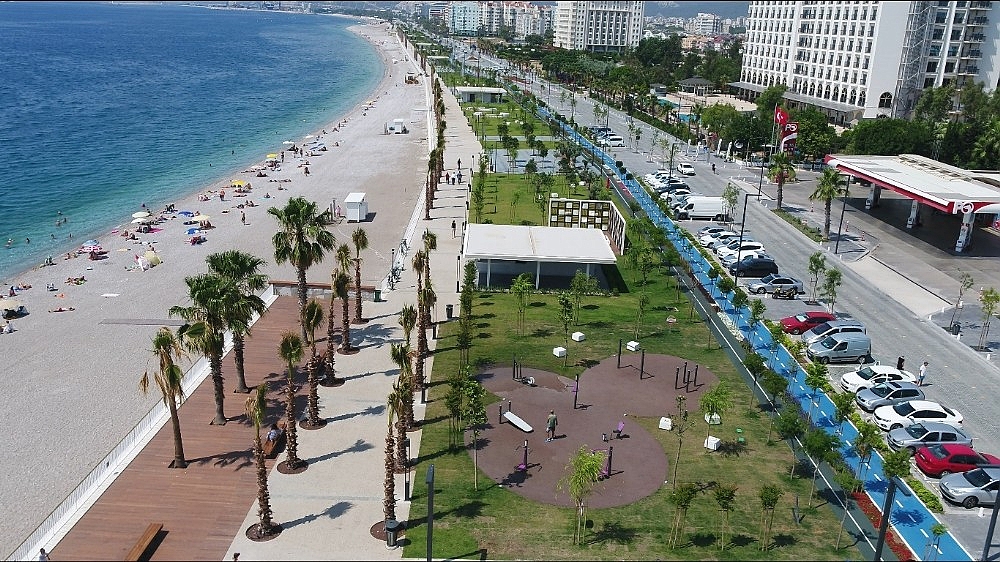Konyaaltı Sahili'ne ücretsiz ring servisi başlatıldı