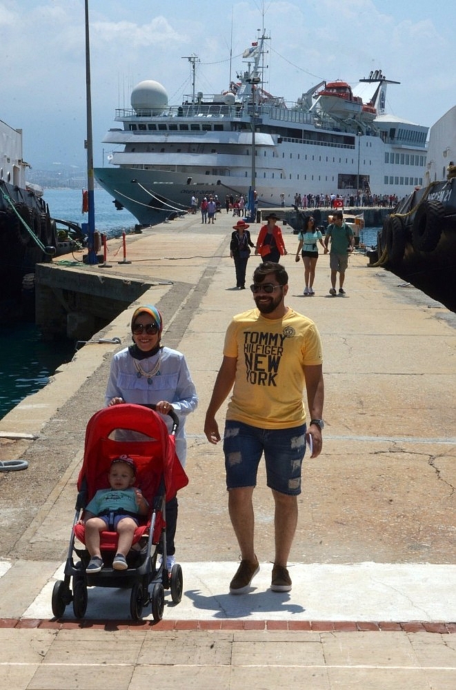Lübnanlı turistler kruvaziyer gemisi ile Alanya'ya geldi (Videolu)