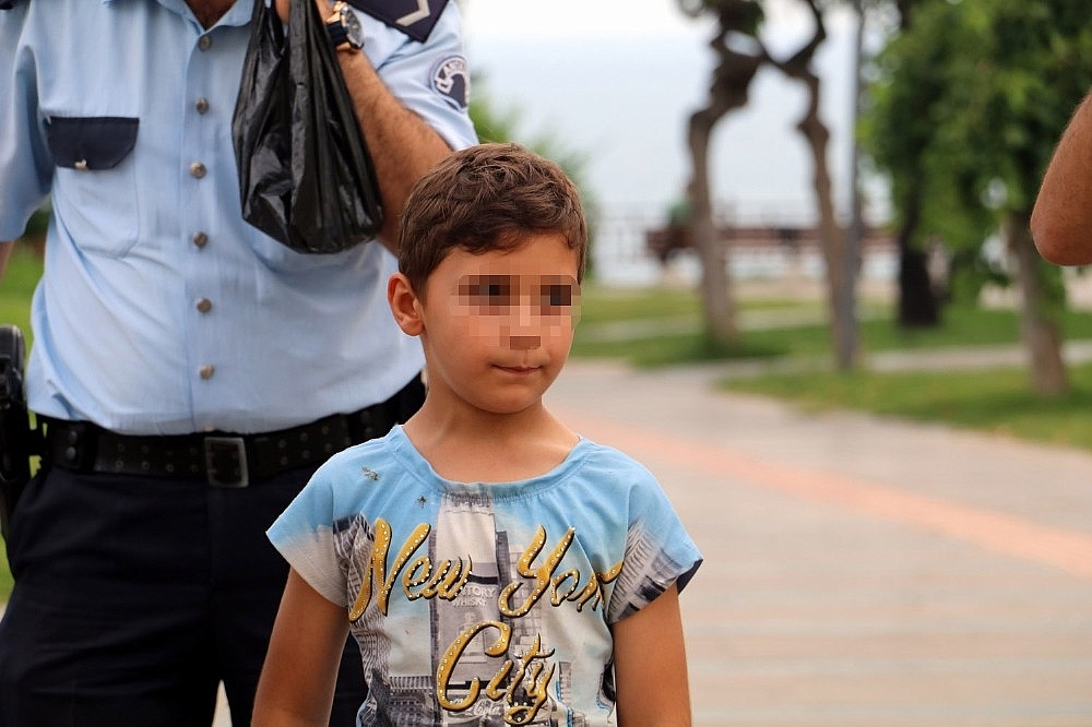 'Oğluma iyi bakın' deyip 35 metreden atladı!