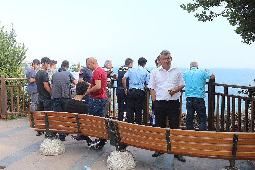 'Oğluma iyi bakın' deyip 35 metreden atladı!