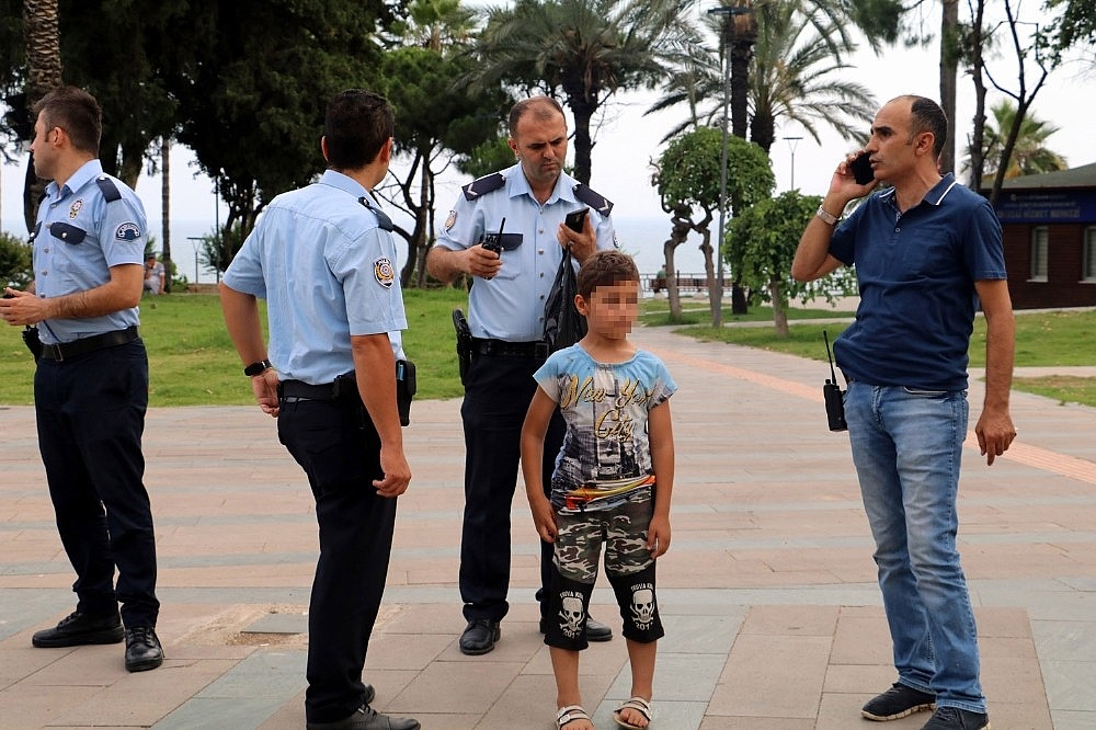 'Oğluma iyi bakın' deyip 35 metreden atladı!