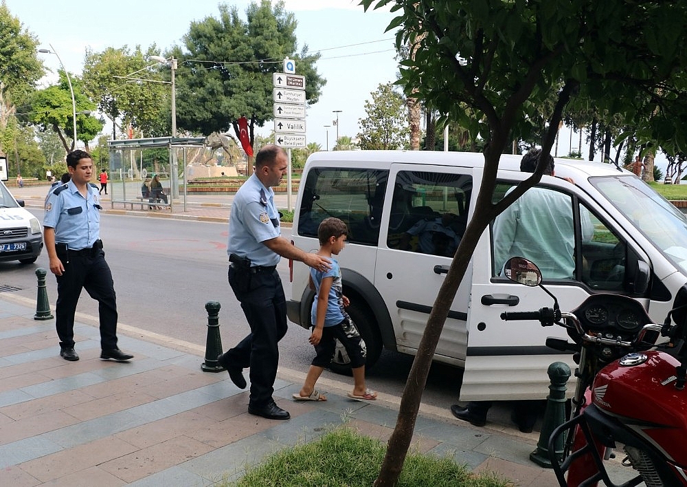 'Oğluma iyi bakın' deyip 35 metreden atladı!