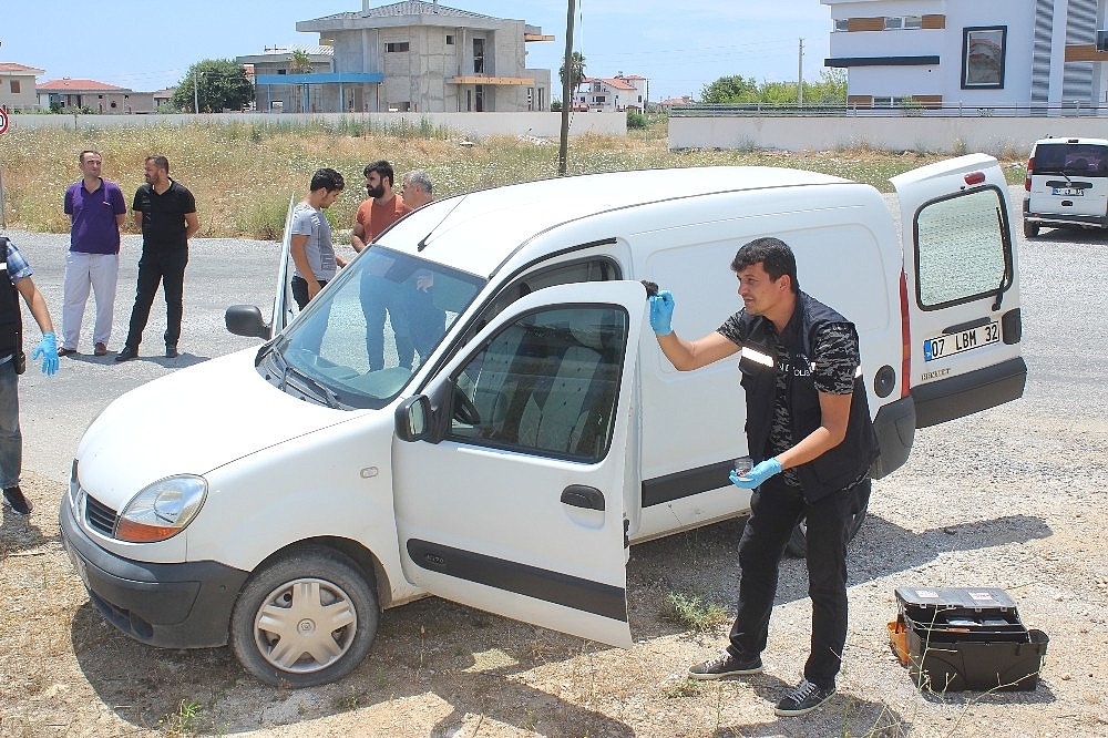 Oto hırsızı yakaladı!