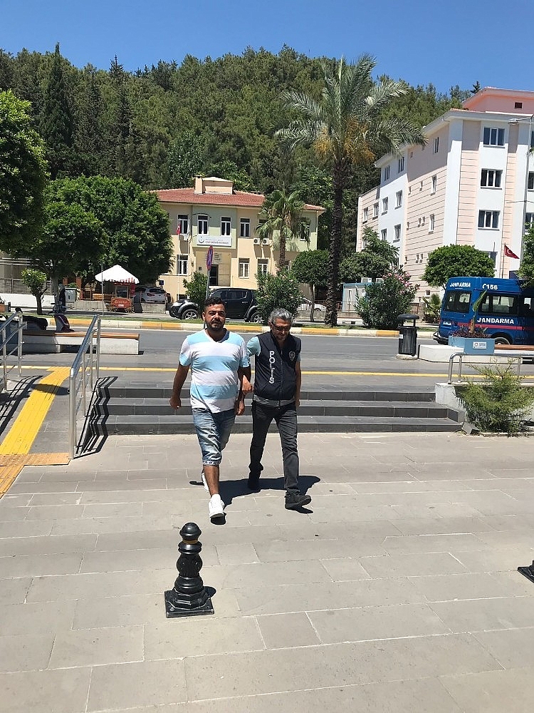 Oto hırsızı yakaladı!