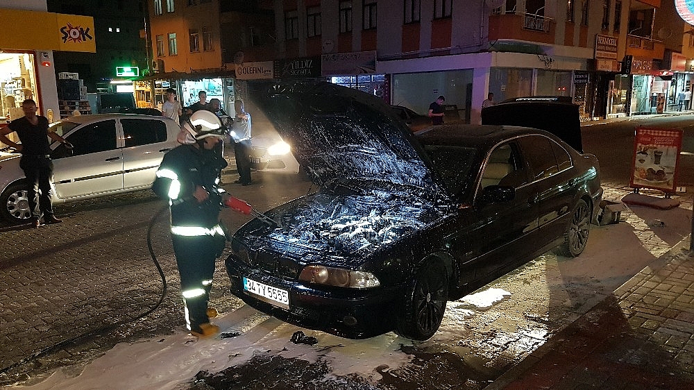 Park halindeki otomobilde yangın! (Videolu)