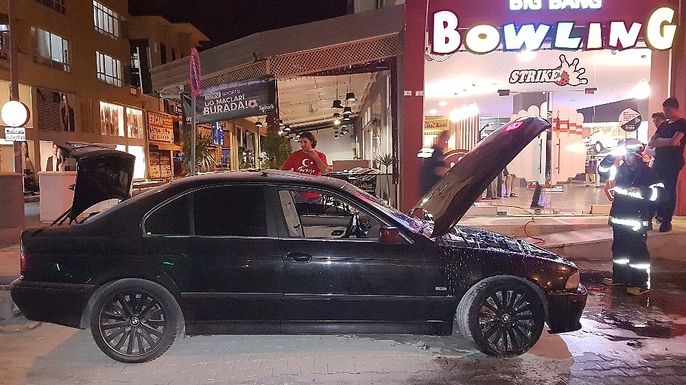 Park halindeki otomobilde yangın! (Videolu)