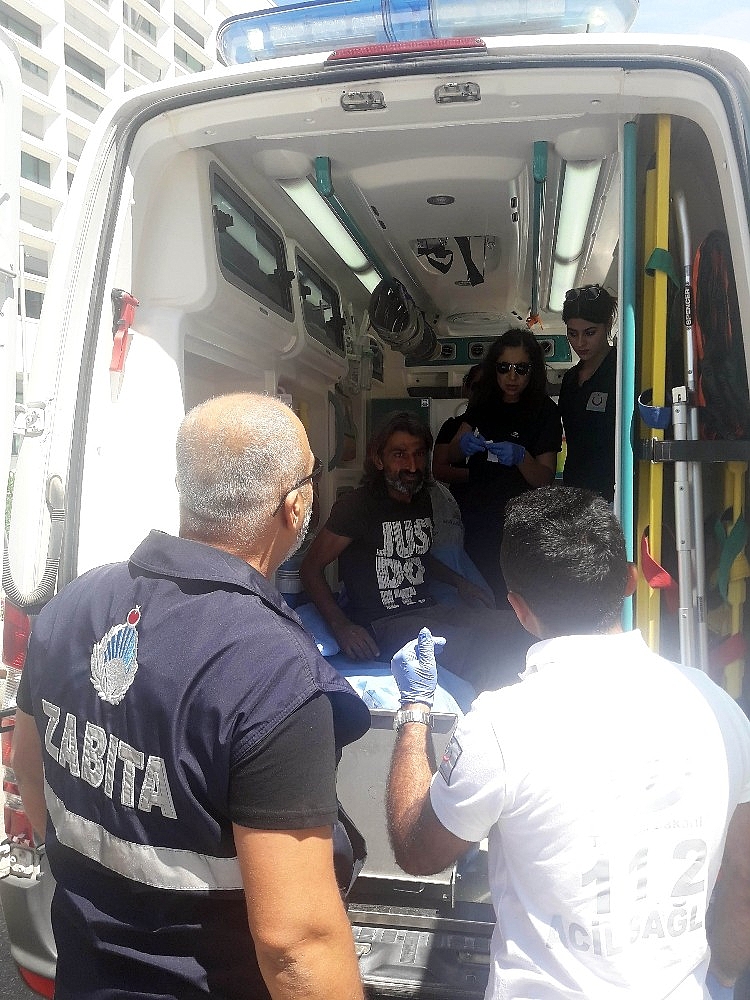 Sokaklardaki yaralı dilencilere özel sağlık hizmeti