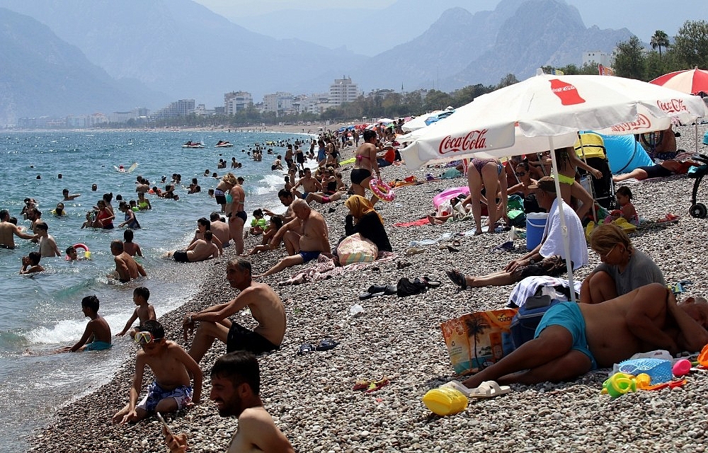 Türkiye için 45 milyon rekor turist beklentisi! (Videolu)