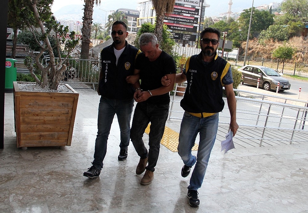10 yıldır kaçak olan dolandırıcı Alanya'da yakalandı!