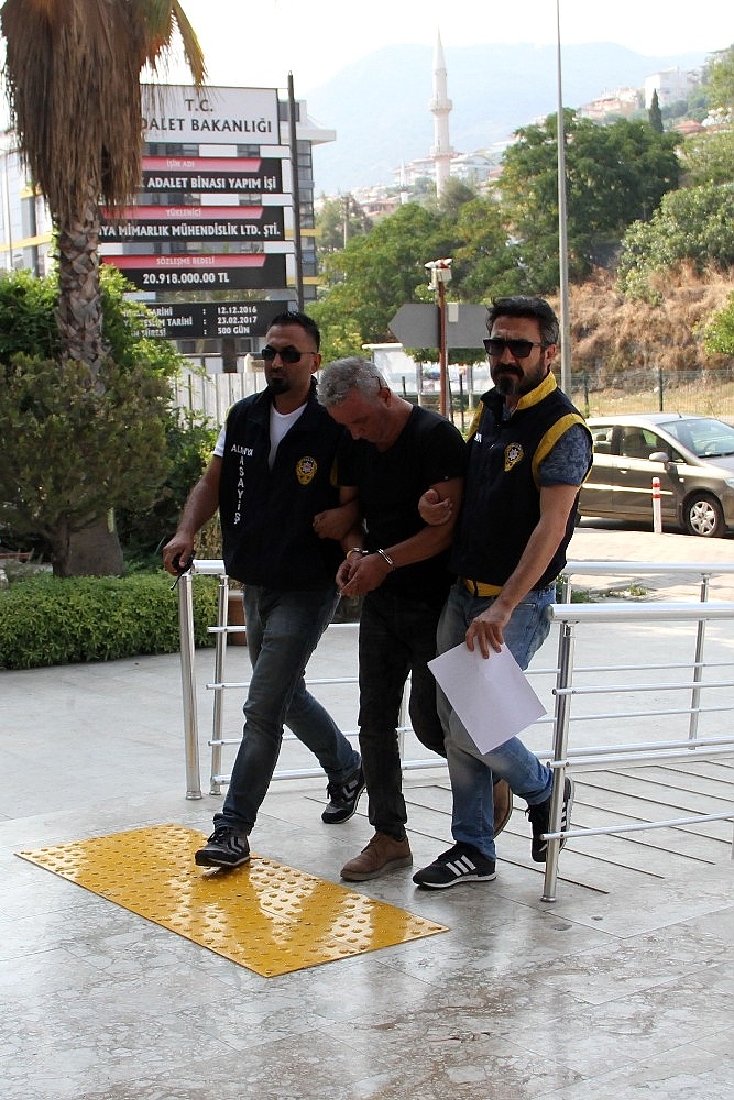 10 yıldır kaçak olan dolandırıcı Alanya'da yakalandı!
