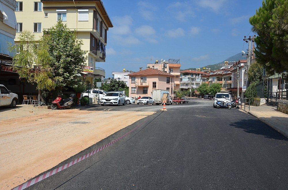 Alanya Oba'ya altyapı sonrası sıcak asfalt