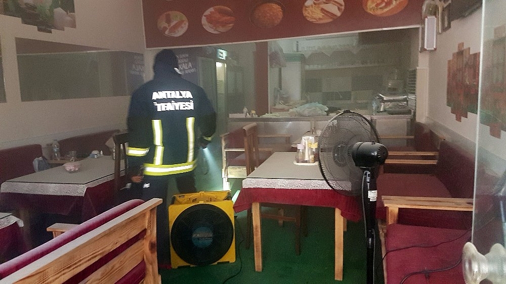 Alanya'da kafede korkutan yangın!