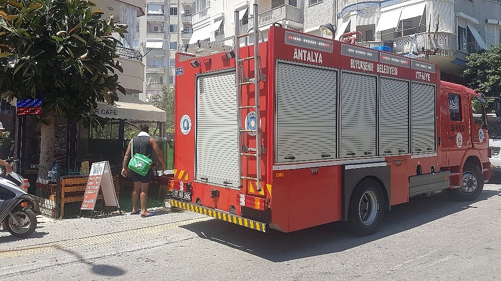Alanya'da kafede korkutan yangın!