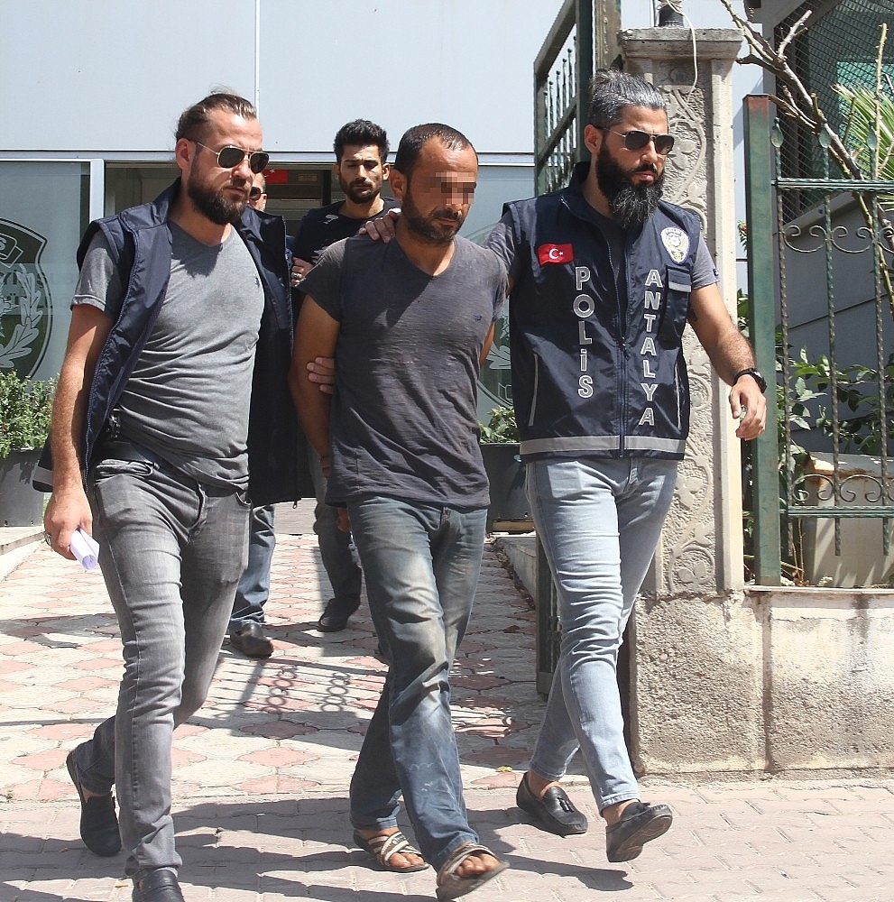 Alman kadını öldürdüğü iddia edilen inşaat işçisi film gibi operasyonla yakalandı!