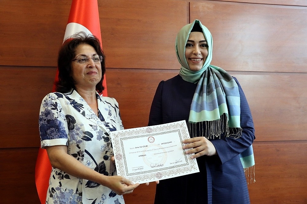 Antalya Milletvekilleri mazbatalarını aldı