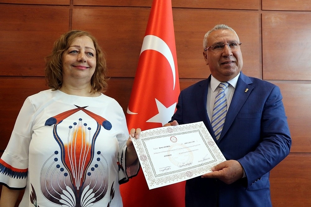 Antalya Milletvekilleri mazbatalarını aldı